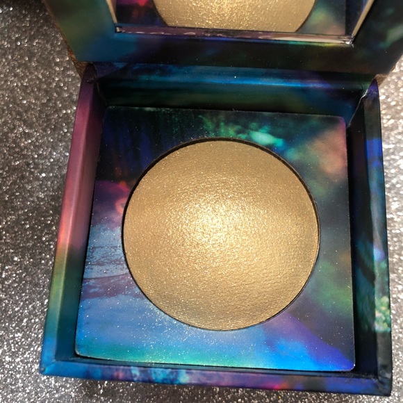 BNIB! Urban Decay Space Powder for face and body - Picture 2 of 6